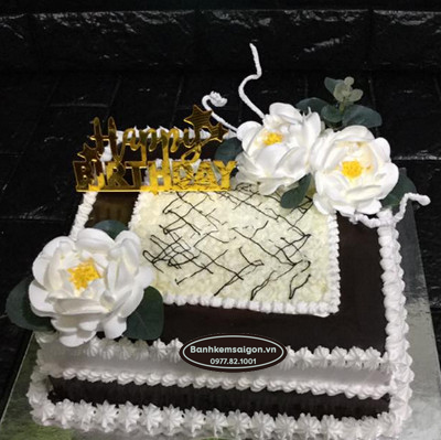 Bánh sinh nhật vuông lớn in hình ăn được bắt hoa hồng mạ vàng sang trọng  tặng bà đẹp nhất | Bánh Kem Ngộ Nghĩnh