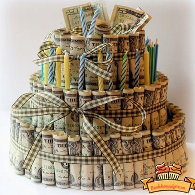 Bánh sinh nhật tiền đô - một món đặc biệt cho những dịp quan trọng nhất. Với màu vàng rực rỡ của tiền đô, chiếc bánh sẽ là điểm nhấn cuốn hút tất cả sự chú ý của khác mời trong bữa tiệc. Hãy xem hình ảnh để cảm nhận nhé!